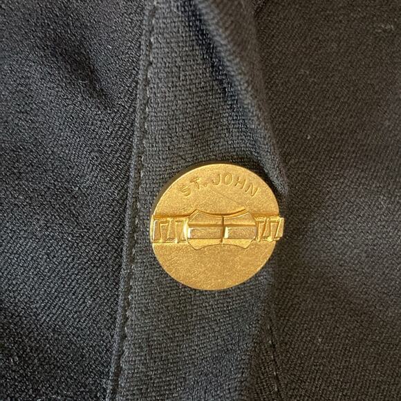 Vintage St John Sport Women Black Cotton Blend with Gold Button Blazer Size 4 - Picture 4 of 12